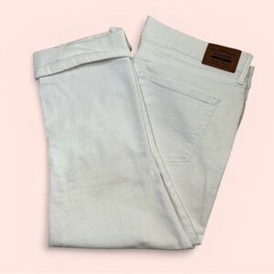 Levi Strauss Signature Women’s 12/W31 White Mid-Rise Capri Jeans